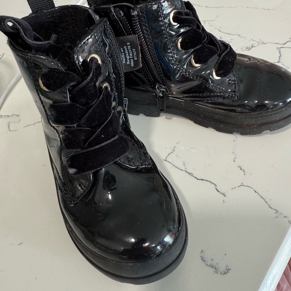 Girls fashion boots, size 7 EUC.